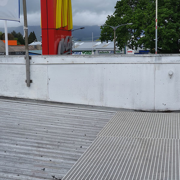 FRP Regular Mesh Grating McDonald's Rooftop Commercial Applications