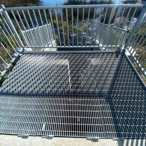 Steel mesh grating platform by waterway.