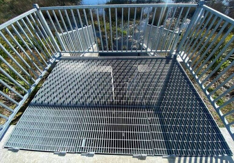 Steel mesh grating platform by waterway.